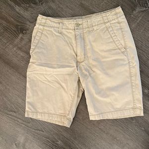 Men’s khaki shorts